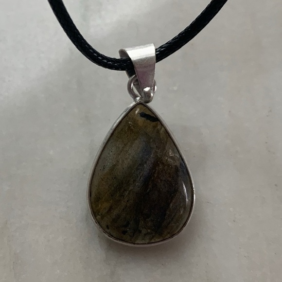 1911 Teardrop Silver Stone Pendant Necklace - Picture 1 of 2